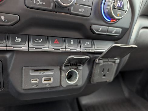 Used 2022 Chevrolet Silverado 2500 LT w/ Convenience Package image 27