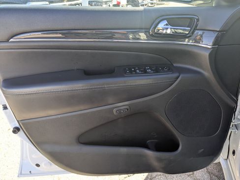 Used 2020 Jeep Grand Cherokee Overland image 14