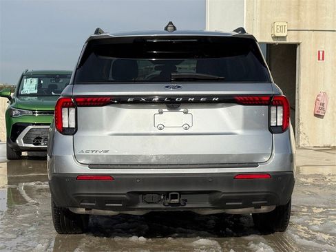 Used 2025 Ford Explorer Active image 6