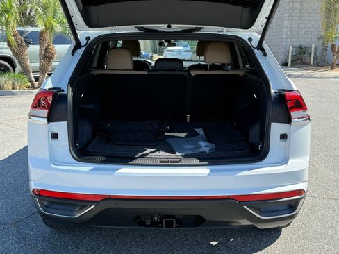Used 2025 Volkswagen Atlas Cross Sport SE image 16