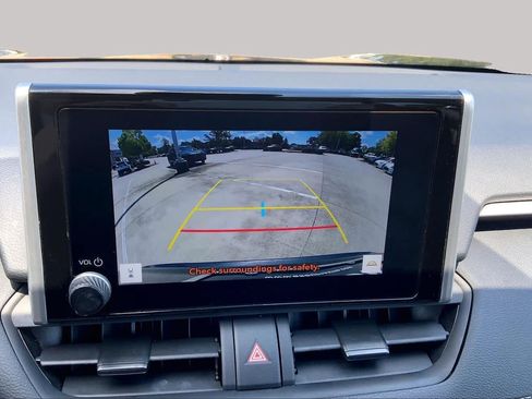 Used 2025 Toyota RAV4 XLE FWD image 28