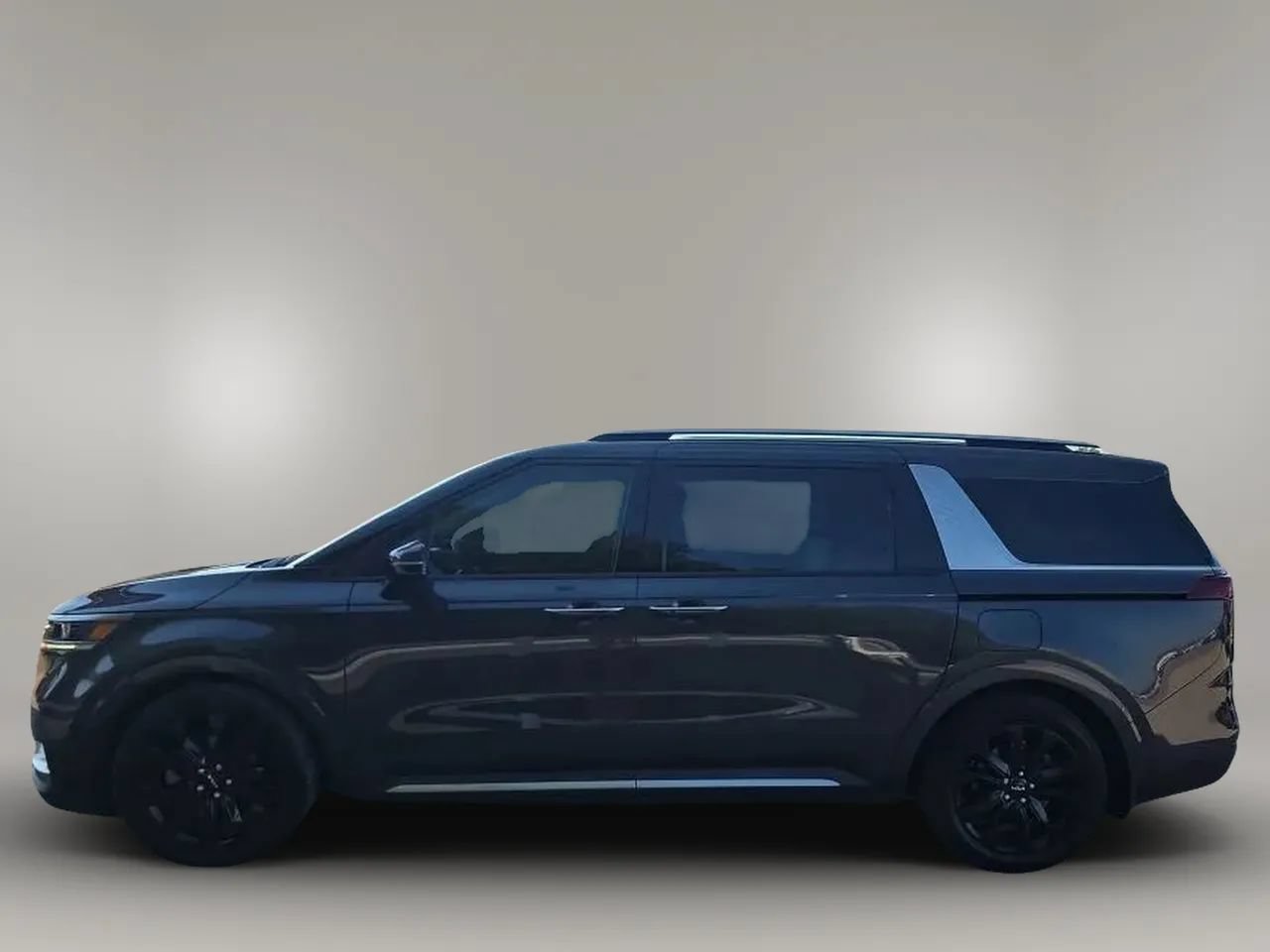 Used 2023 Kia Carnival SX FWD image 5
