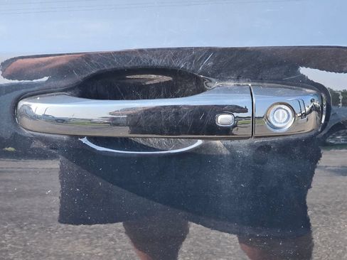 Used 2023 Chrysler 300 Touring RWD image 10