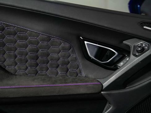 Used 2021 Lamborghini Huracan EVO RWD image 15