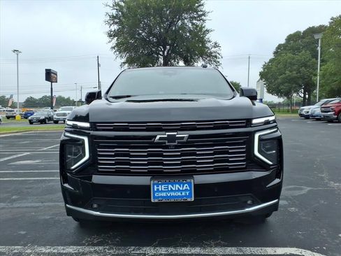 Used 2025 Chevrolet Suburban High Country AWD/4WD image 14