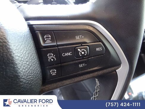 Used 2023 Jeep Grand Cherokee L Limited w/ Luxury Tech Group II AWD/4WD image 25