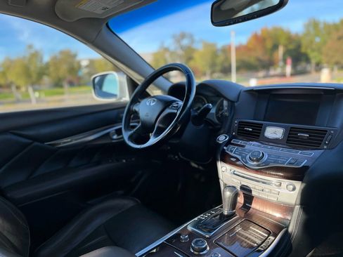 Used 2012 INFINITI M37 x w/ Deluxe Touring Pkg image 18