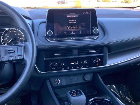 Used 2023 Nissan Rogue SV image 11