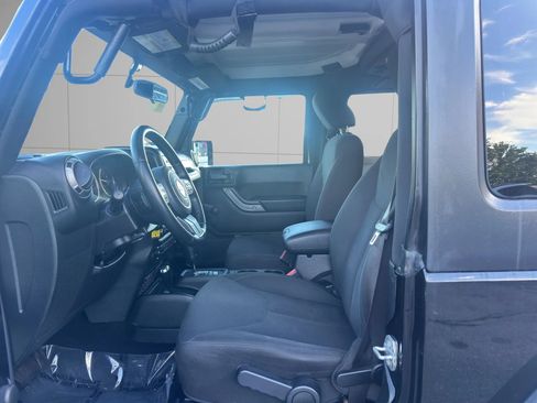 Used 2018 Jeep Wrangler Sport w/ Connectivity Group AWD/4WD image 12