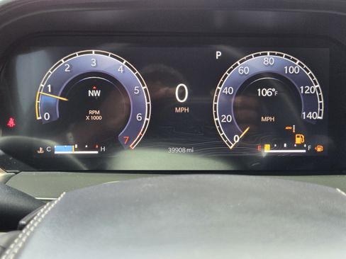 Used 2022 Jeep Grand Cherokee Overland w/ Luxury Tech Group IV AWD/4WD image 18