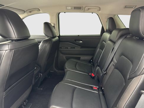 Used 2022 Nissan Pathfinder SL FWD image 36