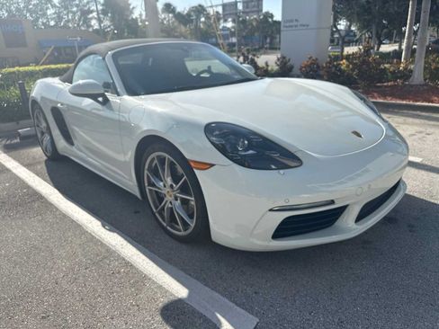 Used 2021 Porsche 718 Boxster RWD image 2