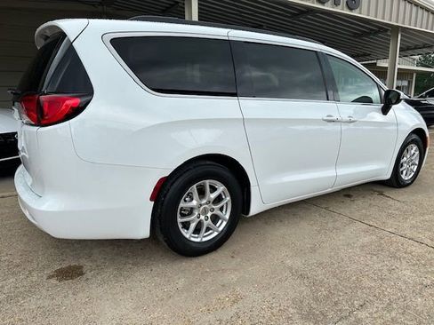 Used 2021 Chrysler Voyager Lxi image 4