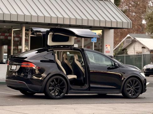 Used 2017 Tesla Model X 100D image 8