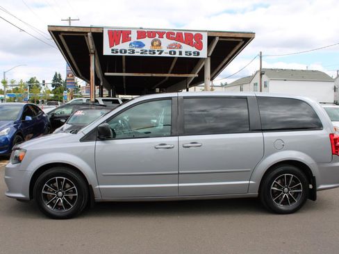 Used 2015 Dodge Grand Caravan SE w/ Quick Order Package 29E SE FWD image 3