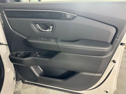 Used 2025 Honda Pilot Elite image 35