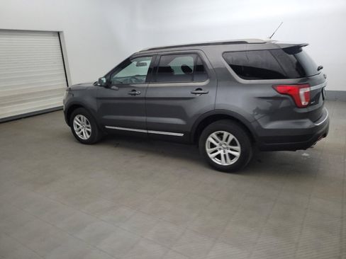 Used 2018 Ford Explorer XLT w/ Equipment Group 201A image 3