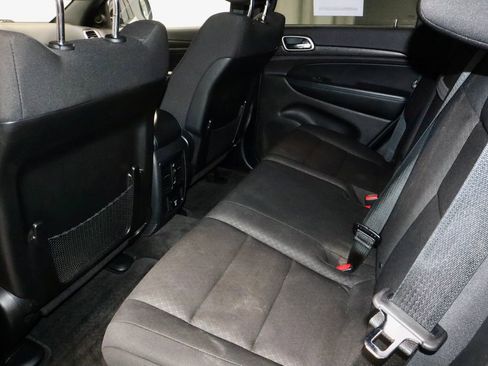 Used 2018 Jeep Grand Cherokee Laredo image 22