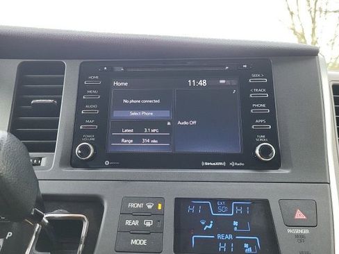 Used 2019 Toyota Sienna LE image 16