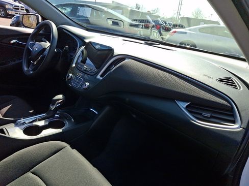 Used 2024 Chevrolet Malibu LT FWD image 11