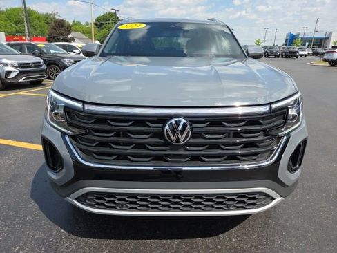 Used 2024 Volkswagen Atlas Cross Sport SE AWD/4WD image 2