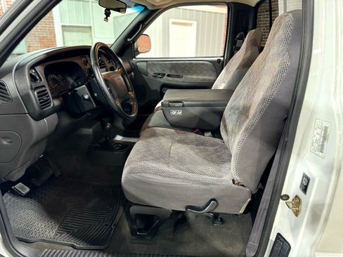 Used 2001 Dodge Ram 1500 Truck ST image 8