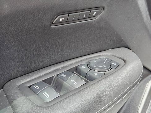 Used 2025 Cadillac XT5 Premium Luxury FWD image 6