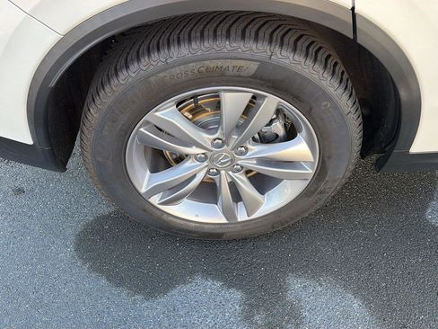 Used 2023 Acura MDX FWD image 40