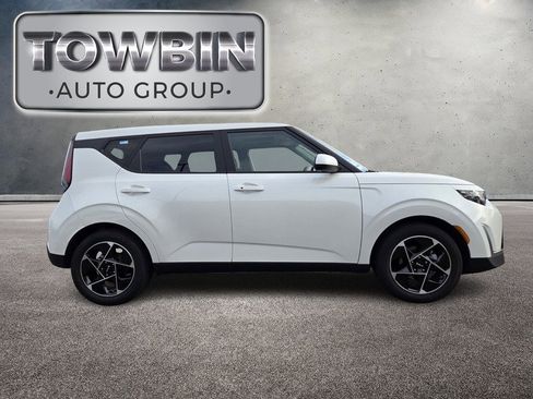 Certified 2025 Kia Soul EX image 3