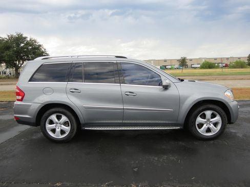 Used 2010 Mercedes-Benz GL 450 4MATIC image 4