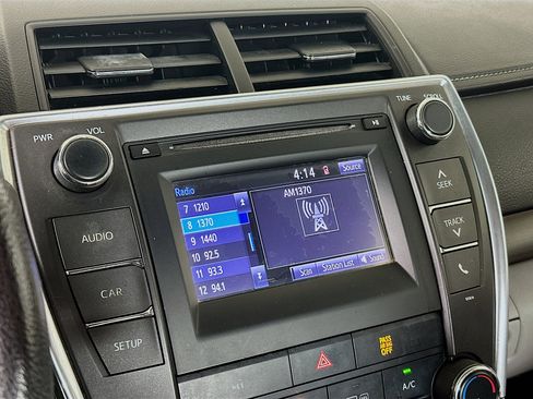 Used 2017 Toyota Camry LE image 19