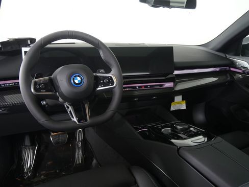 New 2027 BMW 550e xDrive AWD/4WD image 17