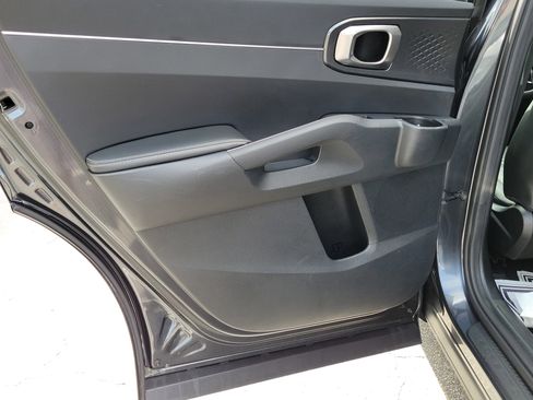 Used 2024 Kia Sorento S FWD image 11