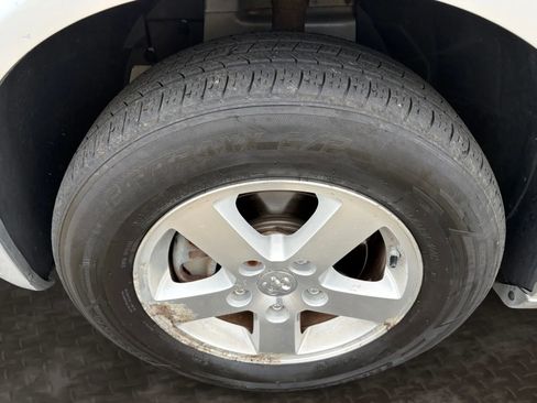 Used 2009 Dodge Grand Caravan SXT FWD image 32