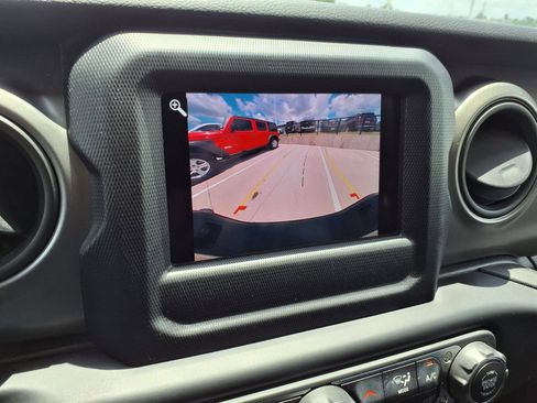 Used 2023 Jeep Gladiator Sport AWD/4WD image 11