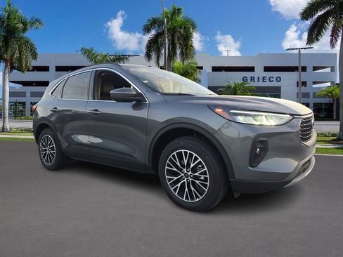 New 2025 Ford Escape SE image 1