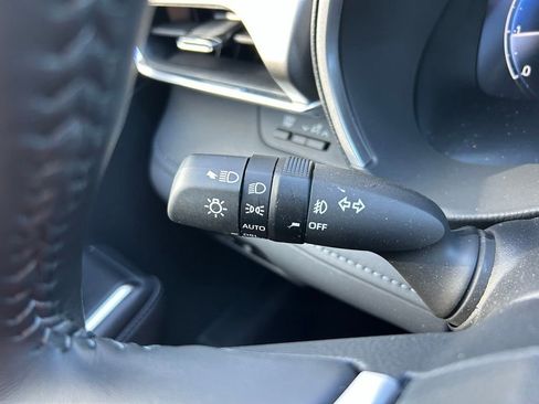 Used 2023 Toyota Highlander Limited FWD image 25