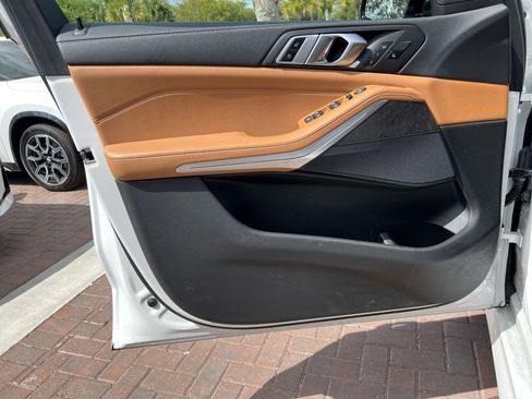 Used 2022 BMW X5 xDrive40i w/ M Sport Package image 14