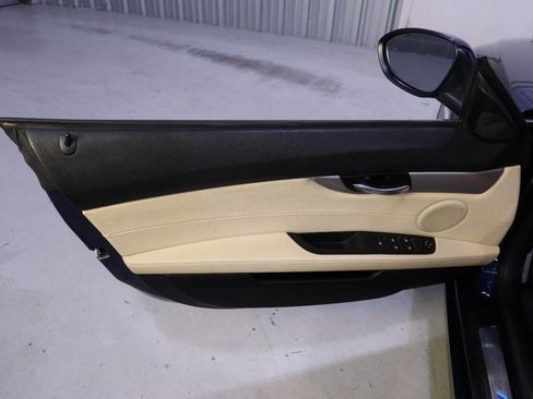 Used 2011 BMW Z4 sDrive30i image 17