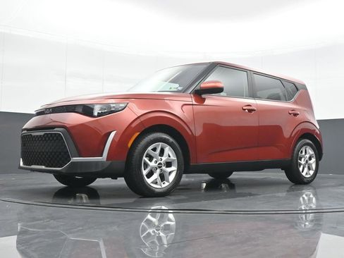 Used 2023 Kia Soul LX w/ Option Group 015 image 17