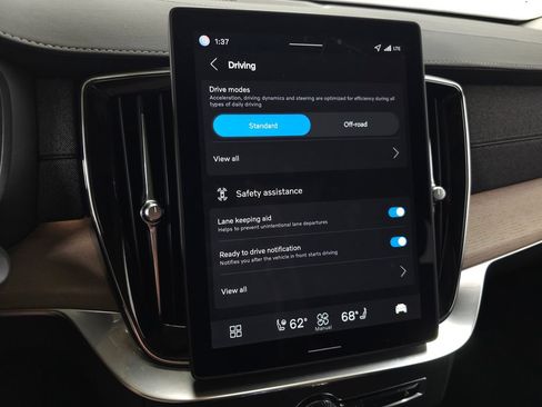 Certified 2026 Volvo XC90 B6 Plus AWD/4WD image 32