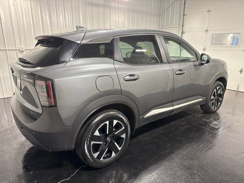 Used 2025 Nissan Kicks SV AWD/4WD image 6