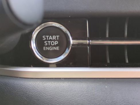 Used 2024 Mitsubishi Outlander SE Black Edition image 27