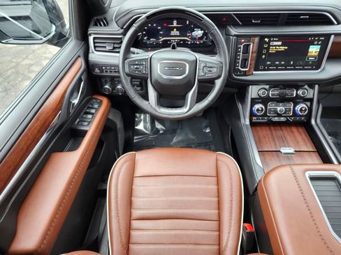 Used 2023 GMC Yukon Denali Ultimate image 11