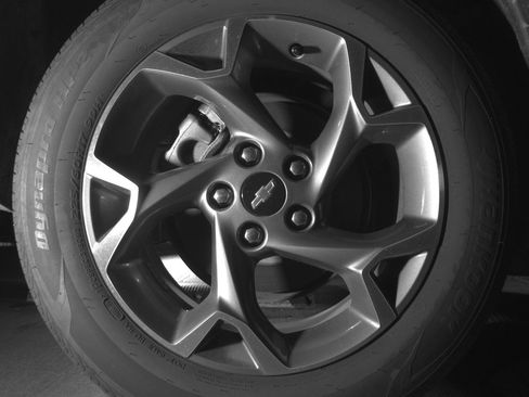 Used 2025 Chevrolet Trax LT w/ LT Convenience Package image 15