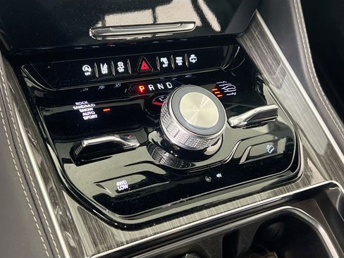 Used 2022 Jeep Wagoneer Series III AWD/4WD image 17