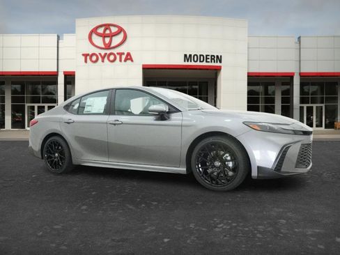 New 2026 Toyota Camry SE FWD image 3