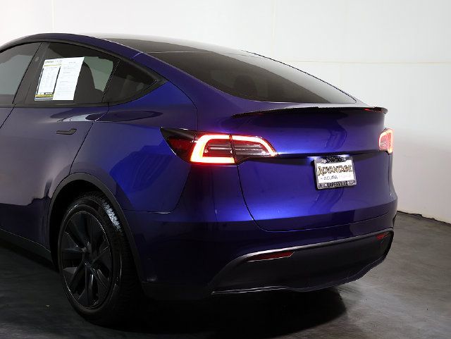 Used 2024 Tesla Model Y Long Range AWD/4WD image 11
