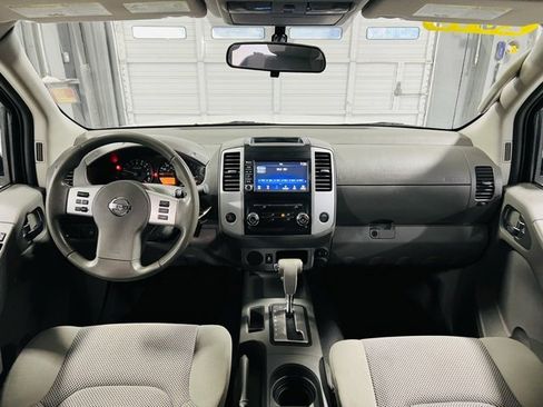 Used 2019 Nissan Frontier SV image 4