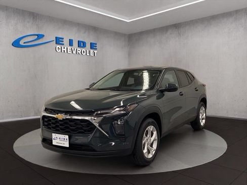 New 2026 Chevrolet Trax LS w/ LS Convenience Package FWD image 10